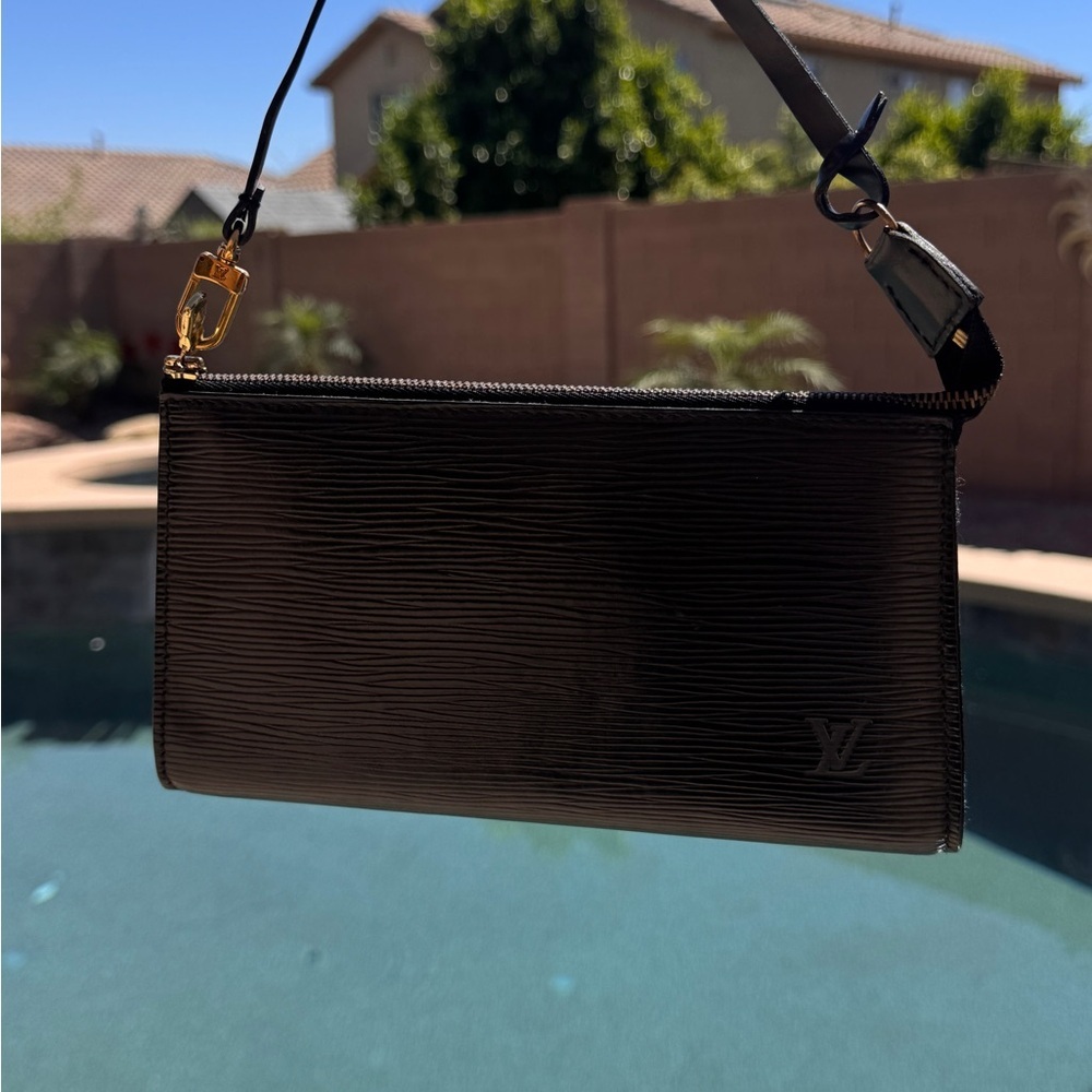 Authentic Louis Vuitton Black Epi Leather Pochette Accessories Bag - Picture 3 of 10